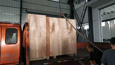 洗脱机,烘干机,折(shé)叠(dié)机,装箱发往新(xīn)加坡。